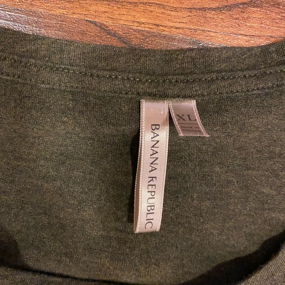 Banana Republic The Signature Tee - Picture 2 of 4